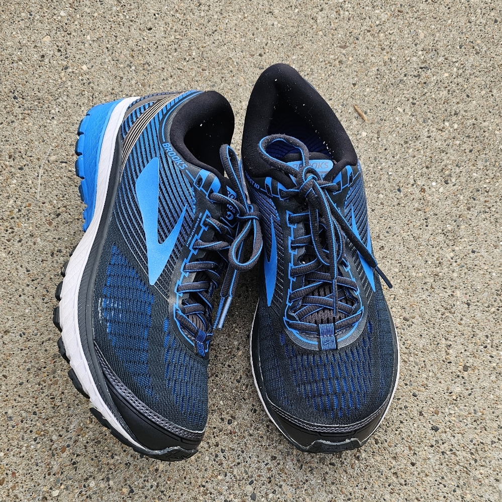 Brooks Ghost  10 sneaker women's size 9